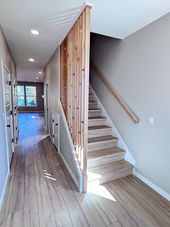 Building Photo - 3 Bedroom, 2.5 Bathroom New Build Available Now!