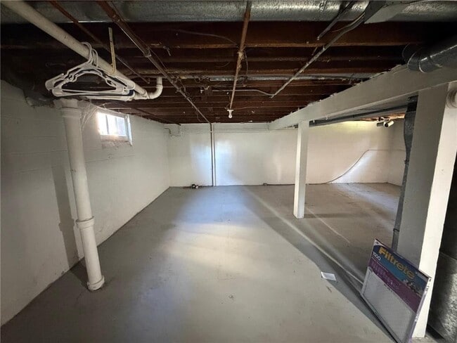 Building Photo - 1349 Schletti St N