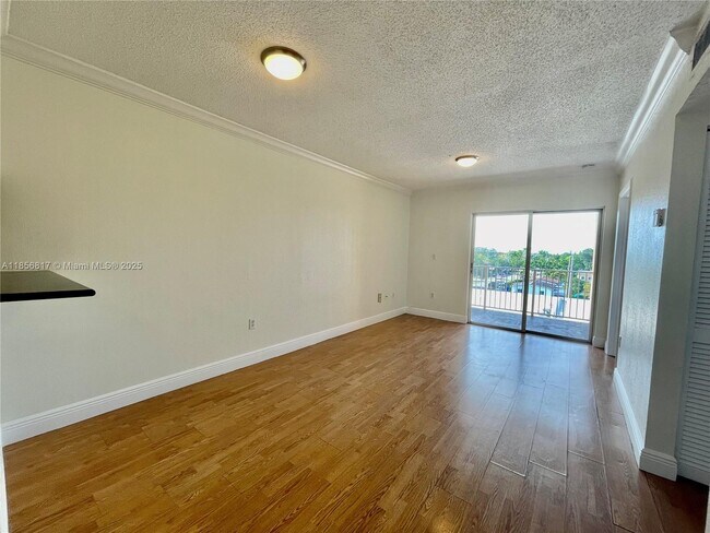 Building Photo - 2441 SW 31st Ave