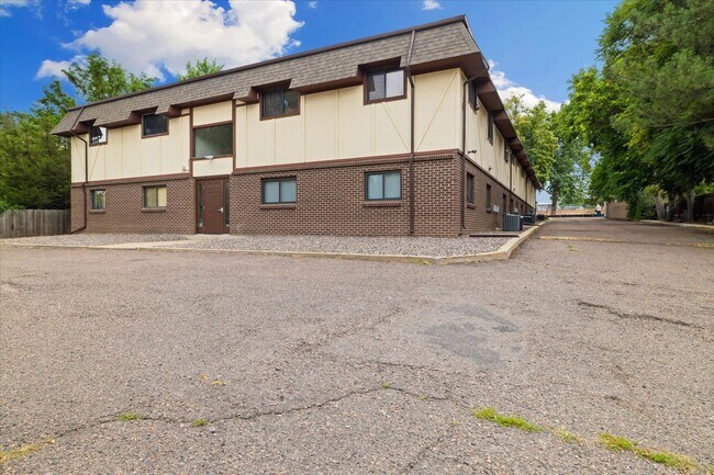 Building Photo - Bright & Updated 2 Bed Rental – Move-In Re...