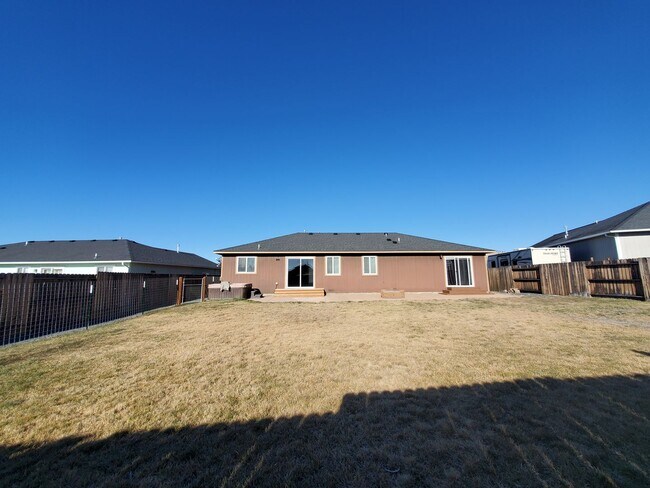 Building Photo - 3 Bedroom 2 Bath Single Family Home