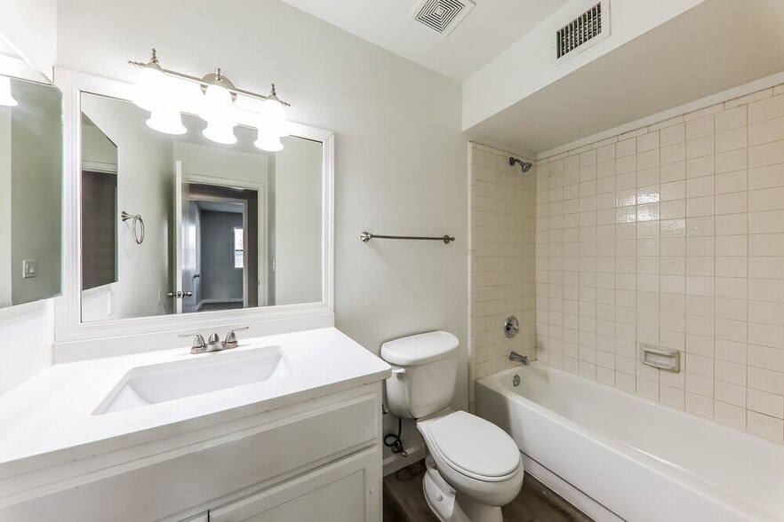 Building Photo - 18417 N 55th Dr