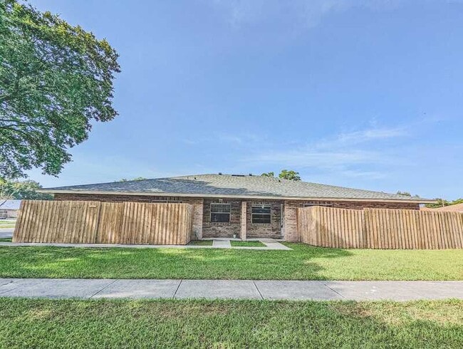 Building Photo - 3202 Bloomingdale Villas Ct