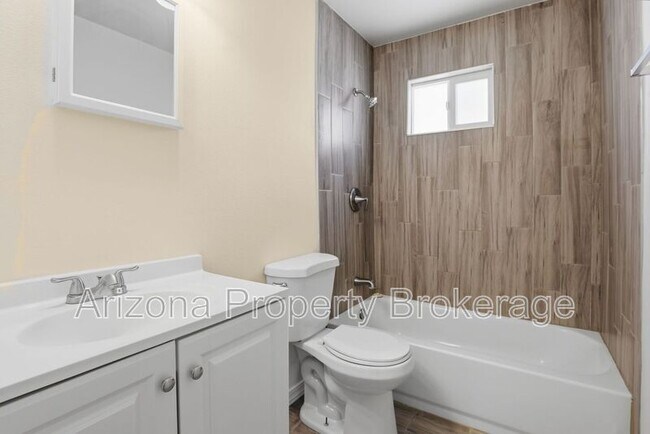 Building Photo - 805 E Turney Ave