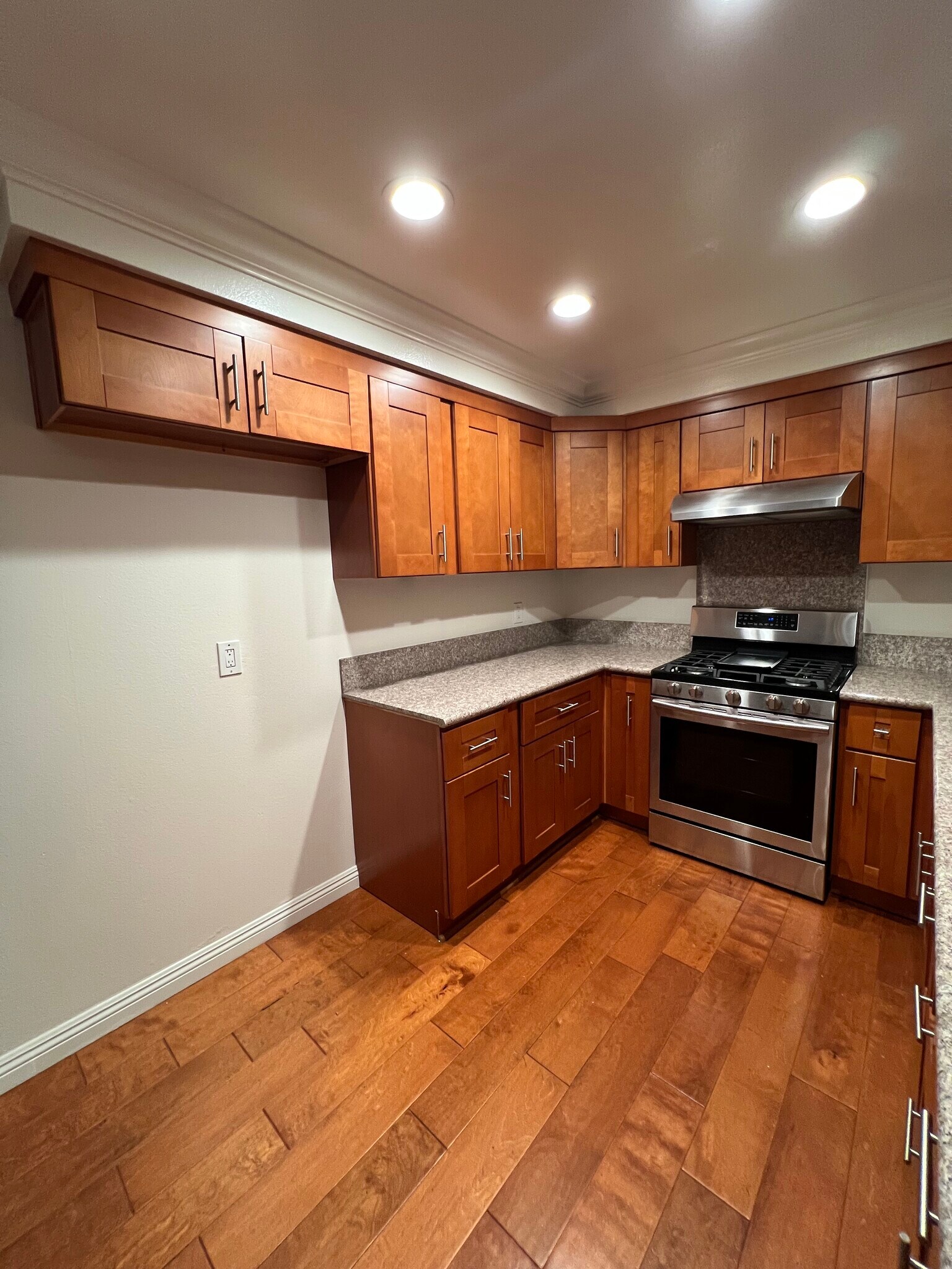 Kitchen - 2501 W Redondo Beach Blvd