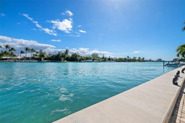 Building Photo - 9101 E Bay Harbor Dr