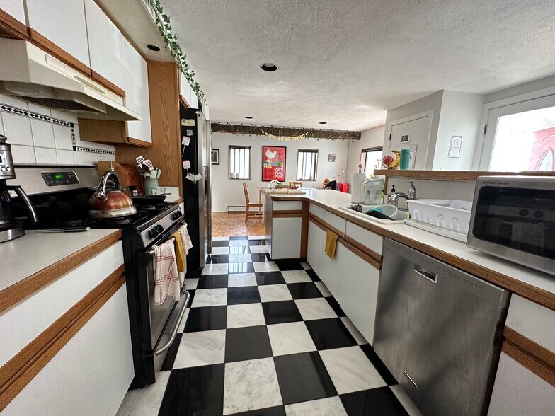 Building Photo - 61 6th St