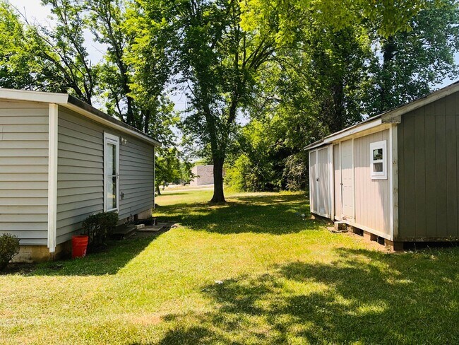 Building Photo - ***MOVE IN SPECIAL - $500 OFF 1ST MONTHS R...