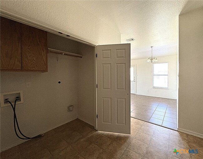 Building Photo - 2812 Ashley Dr