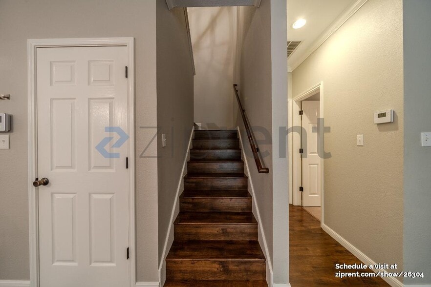 Building Photo - 7501 Shadowridge Run