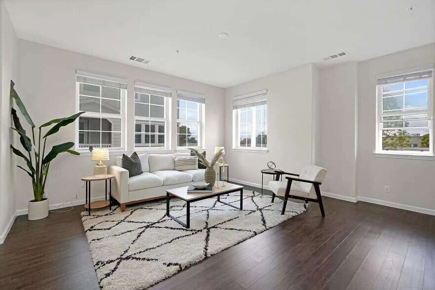 Building Photo - 2502 Jetty Dr