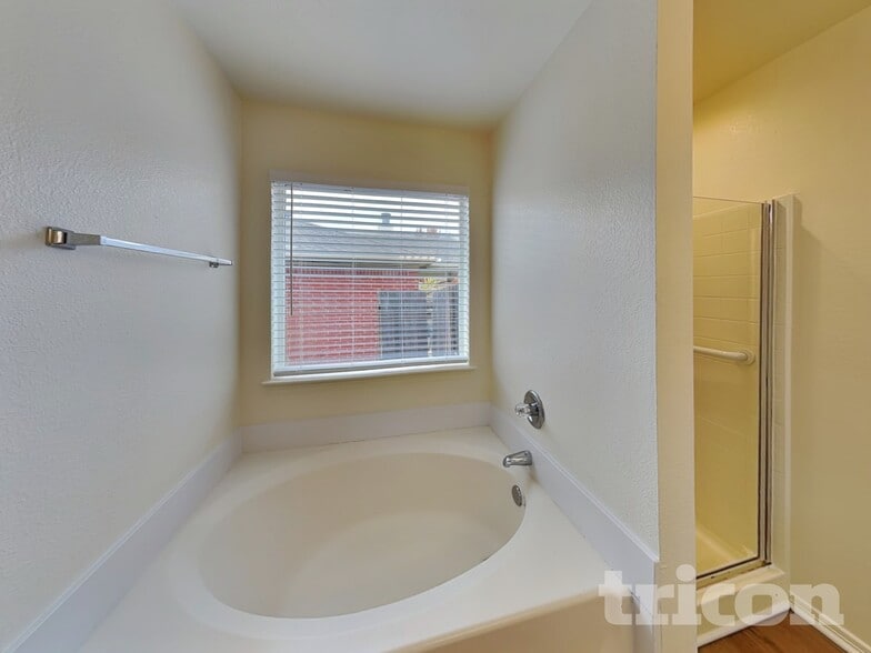 Building Photo - 5005 Vaquero Dr