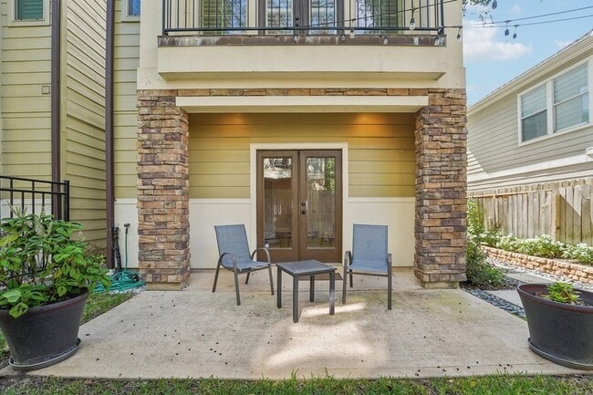 Building Photo - 2421 Beall St