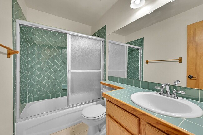 Building Photo - $2,395.00 - 4 Bedrooms, 3.5 Bathrooms, Sin...