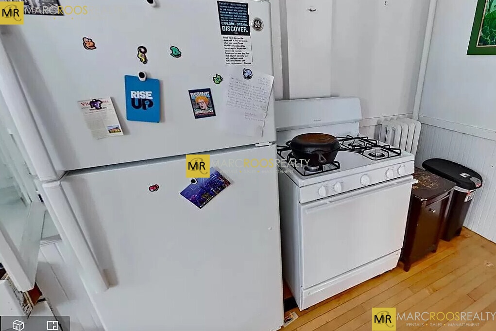 Building Photo - 15 Centre St