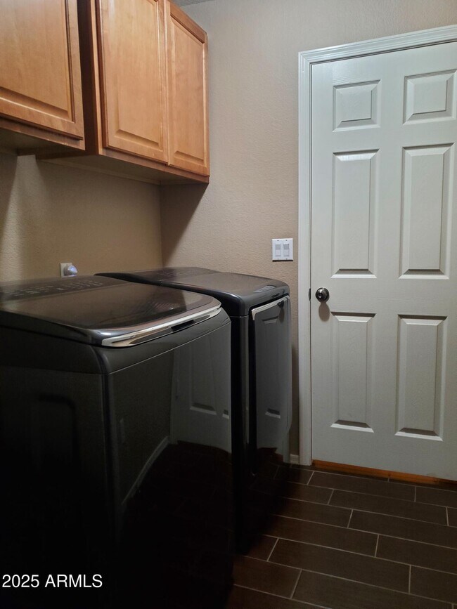 Building Photo - 12059 N 110th St