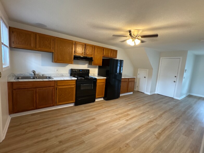 Building Photo - 337 Montcalm St