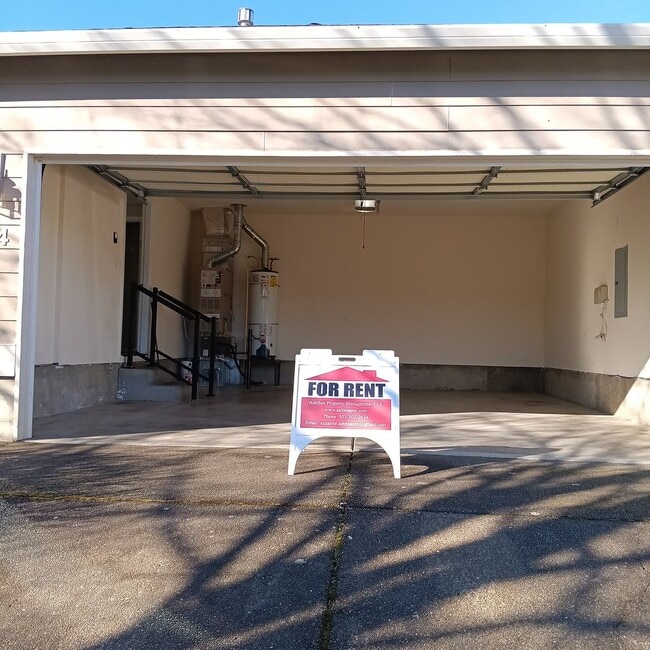 Building Photo - Relax and Enjoy Your Next Home in Monouth!