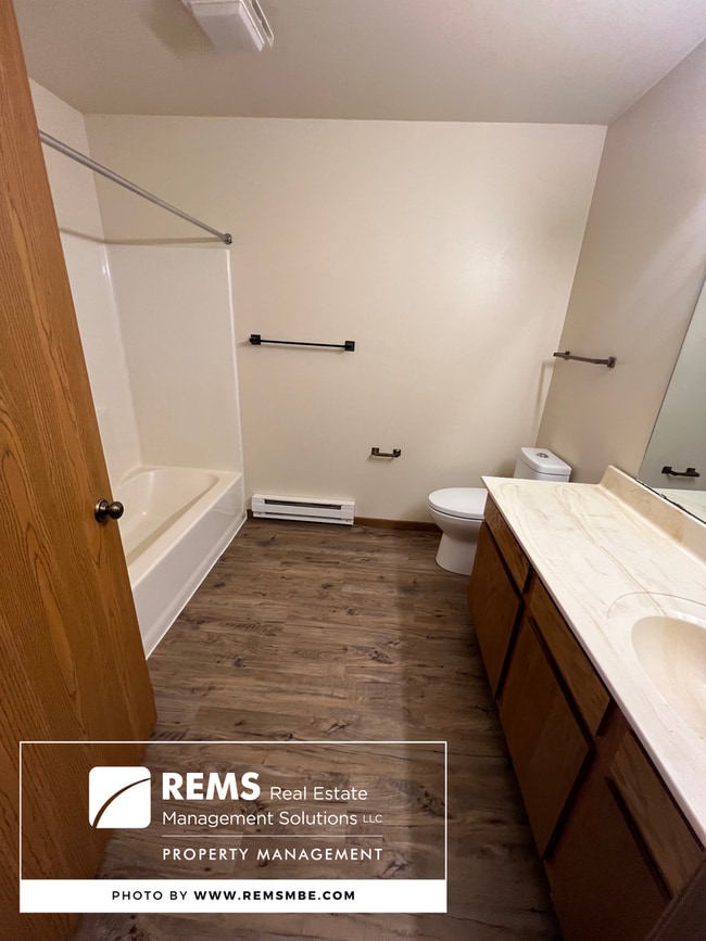 Building Photo - 503 7th St