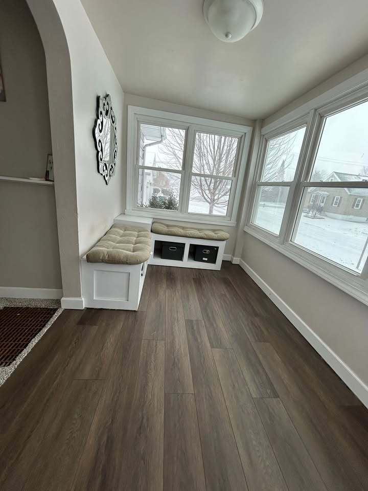 Foyer 2 - 619 Northern Ave