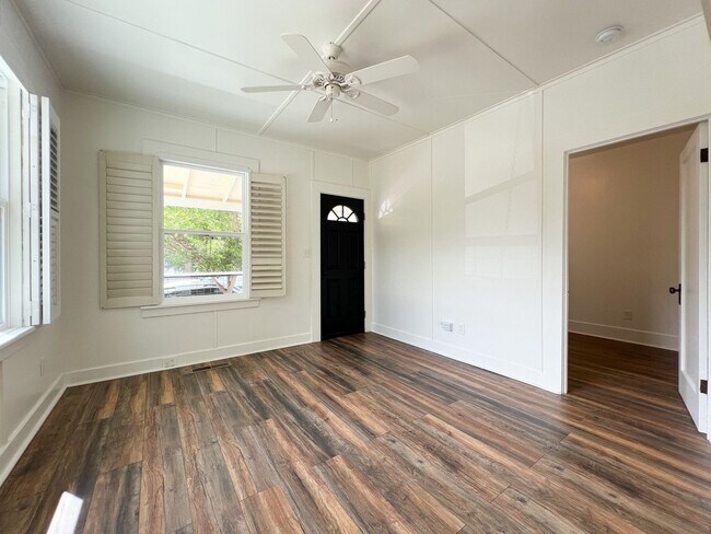 Building Photo - Charming Downtown Napa Cottage with Large Fenced Yard & Ample Parking