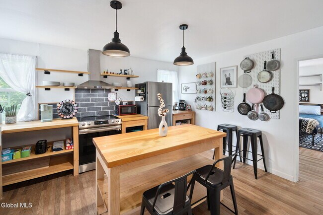 Building Photo - 1136 Enid Rd