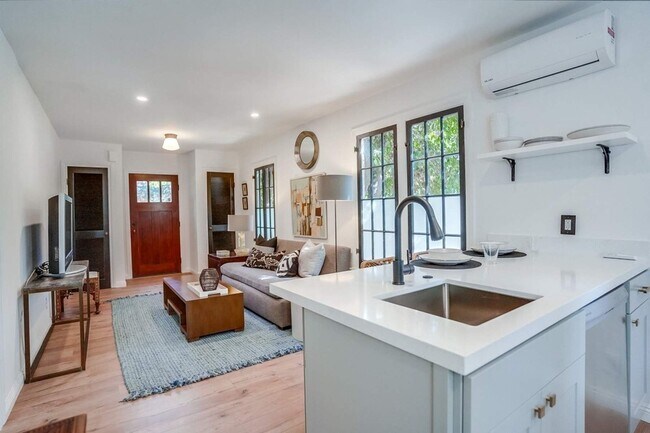 Building Photo - 1574 Murray Dr