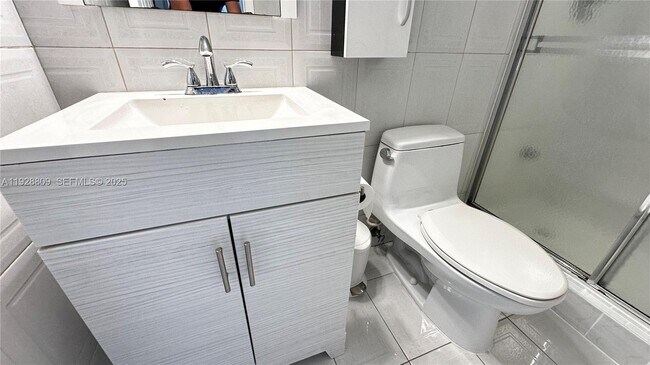 Building Photo - 7825 NE Bayshore Ct