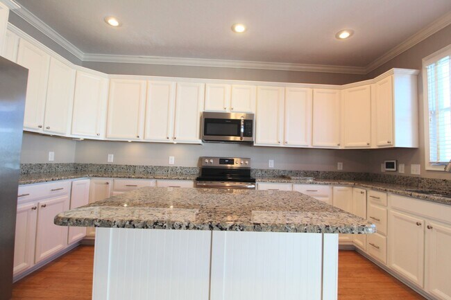 Building Photo - Upscale townhome  with attached garage for rent in the Townes at Bluestone!
