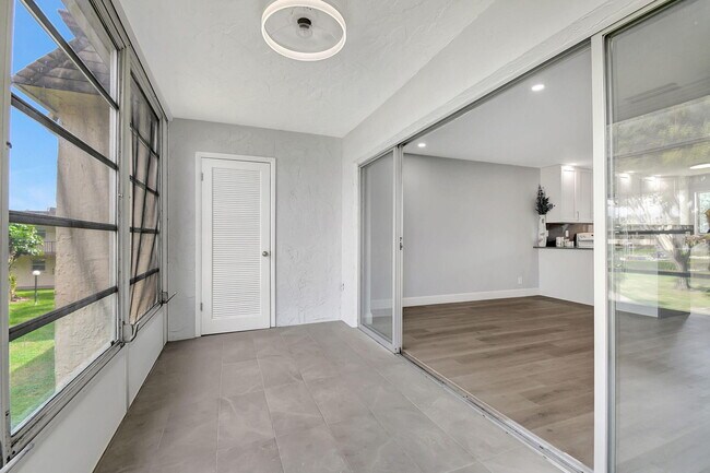 Building Photo - 702 Lori Dr