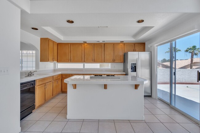 Building Photo - Beautiful Home in West with 4 bedrooms/3 b...