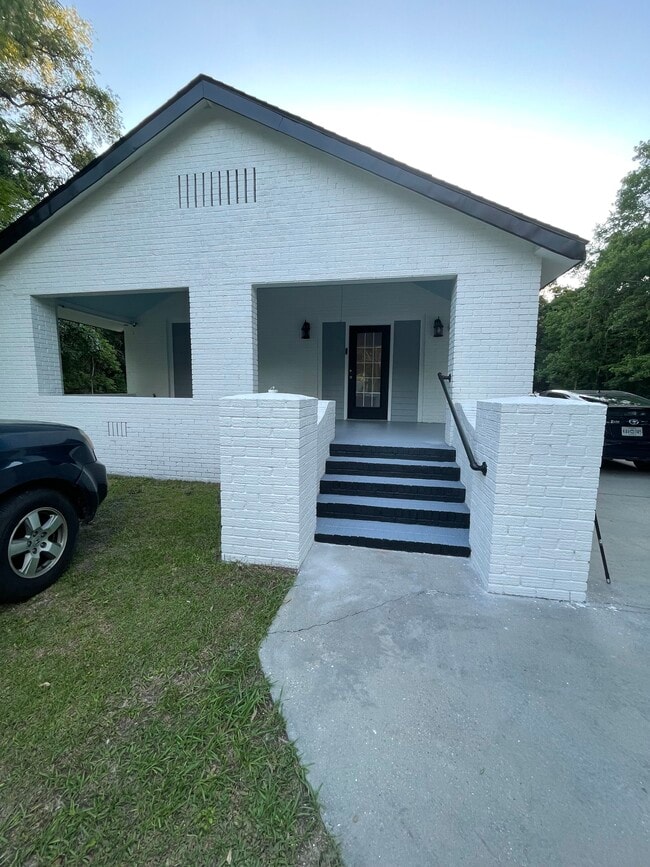 Building Photo - 1000 Dunbar Ave