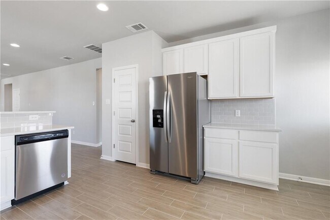 Building Photo - 100 Drifter Ln