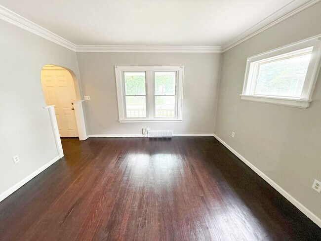 Building Photo - 4 BED 1 BATH SINGLE FAMILY HOME IN MT PLEA...
