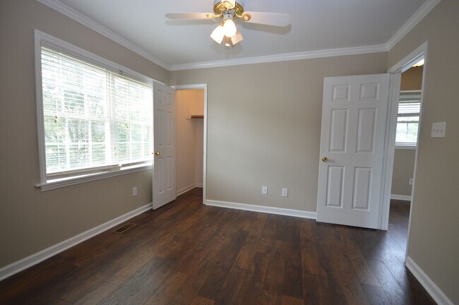 Building Photo - 417 Hyannis Dr