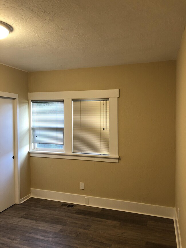 Building Photo - 452 E Santa Clara St