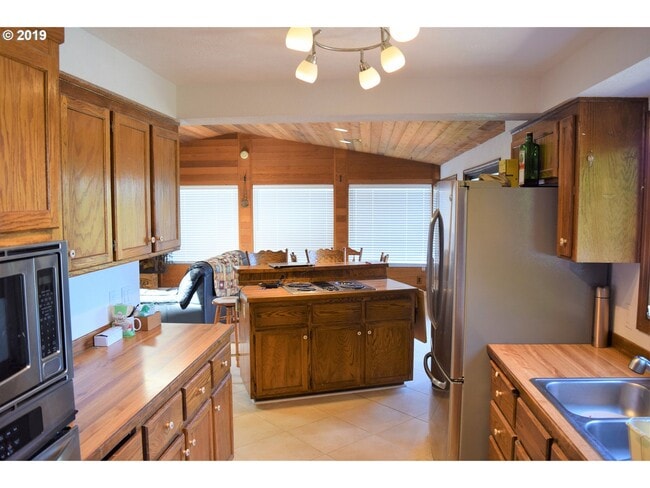 Building Photo - 94217 Terrace Garden Way