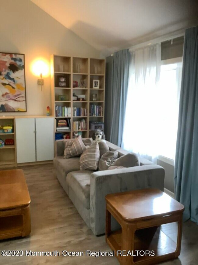 Building Photo - 13 Lawrence Dr