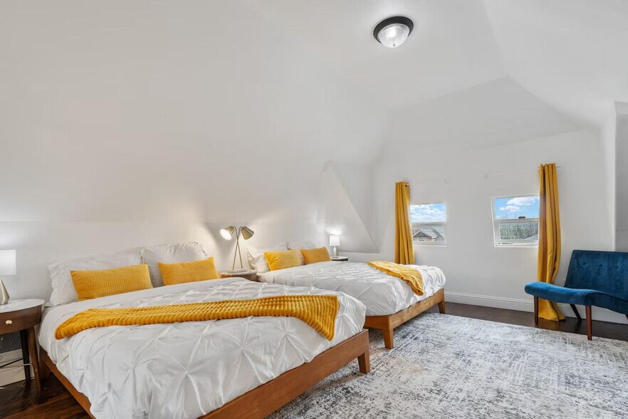 Building Photo - 1914 E Jefferson St