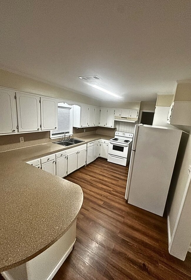 Building Photo - Cozy Country