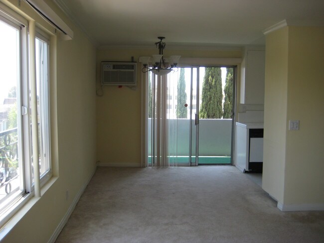 Building Photo - Rochester Towers