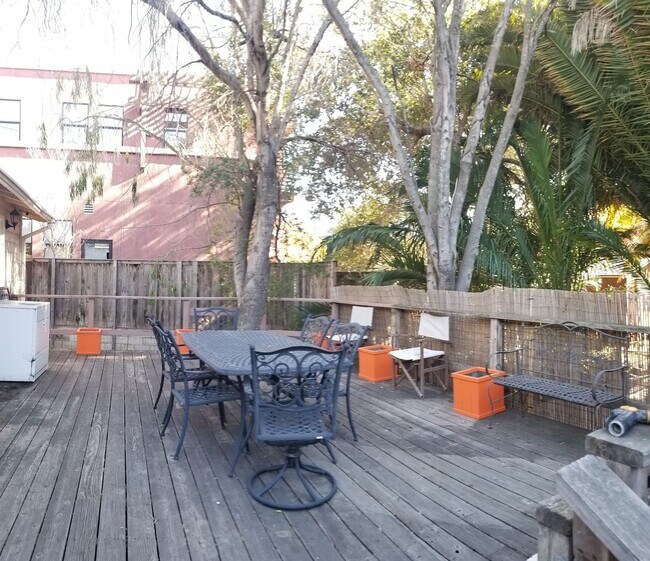 Building Photo - SLO Tropical Private Bungalow ideally located close to Cal Poly!