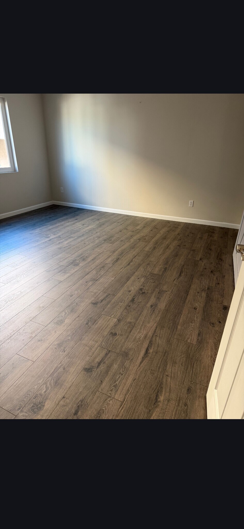 Building Photo - 512 E Ave