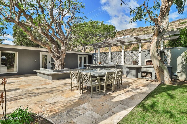 Building Photo - 31944 CA-1