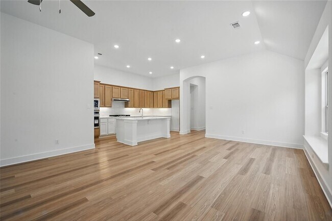 Building Photo - 5060 Westhaven Cir
