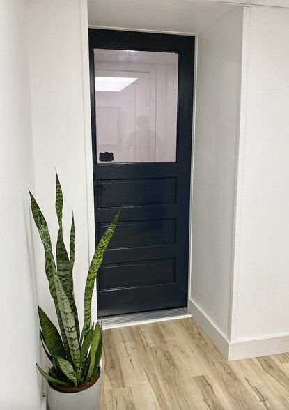 Entry - 1715 Locust St