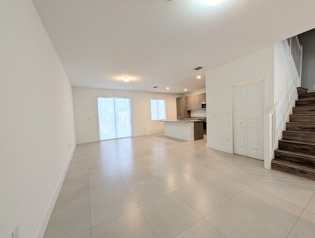 Building Photo - Spacious 3 Bedroom / 3.5 Bathroom Townhome for Rent – Miami