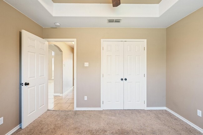 Building Photo - 102 Yellowstone Dr