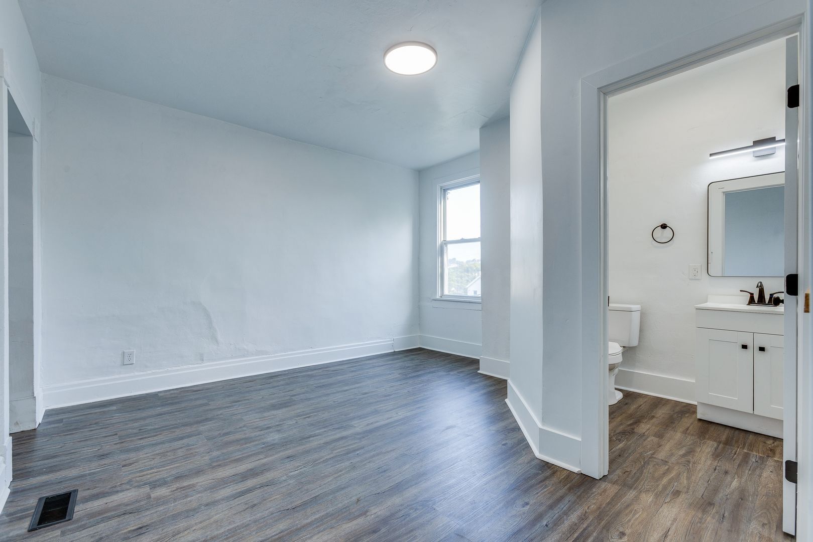 Building Photo - 623 Lillian St