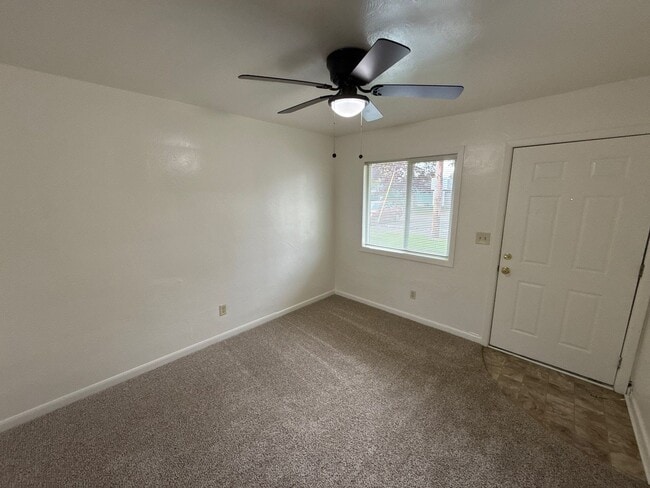 Building Photo - 1570 Bellevue St SE